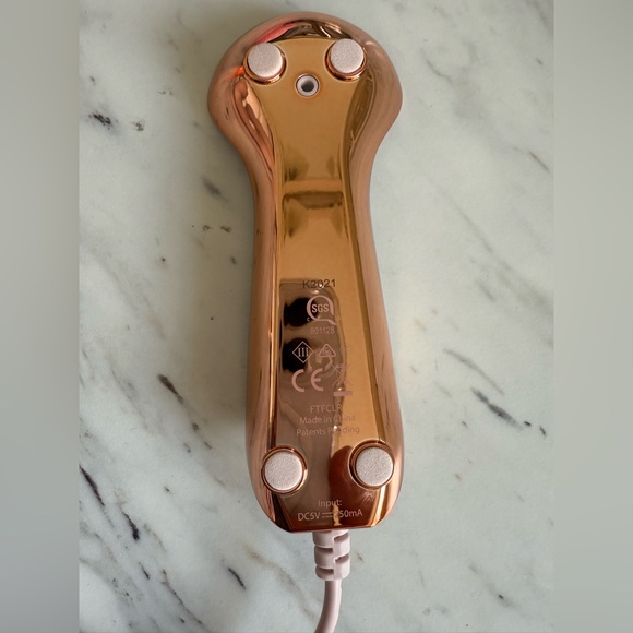 BRAND NEW FINISHING TOUCH FLAWLESS CLEANSE SILICONE FACE SCRUBBER & CLEANER - Picture 14 of 14